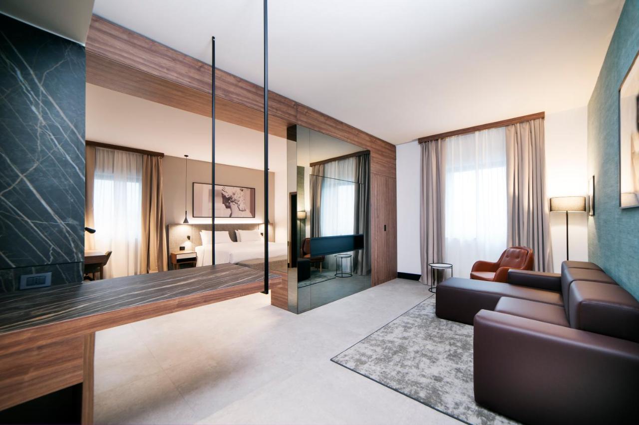 Radisson Hotel Nola Naples Εξωτερικό φωτογραφία
