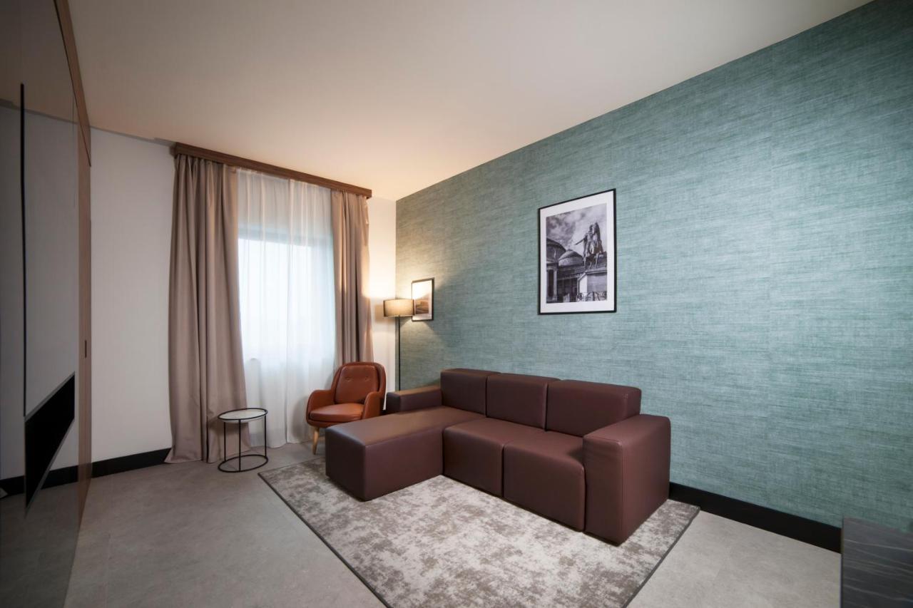 Radisson Hotel Nola Naples Εξωτερικό φωτογραφία