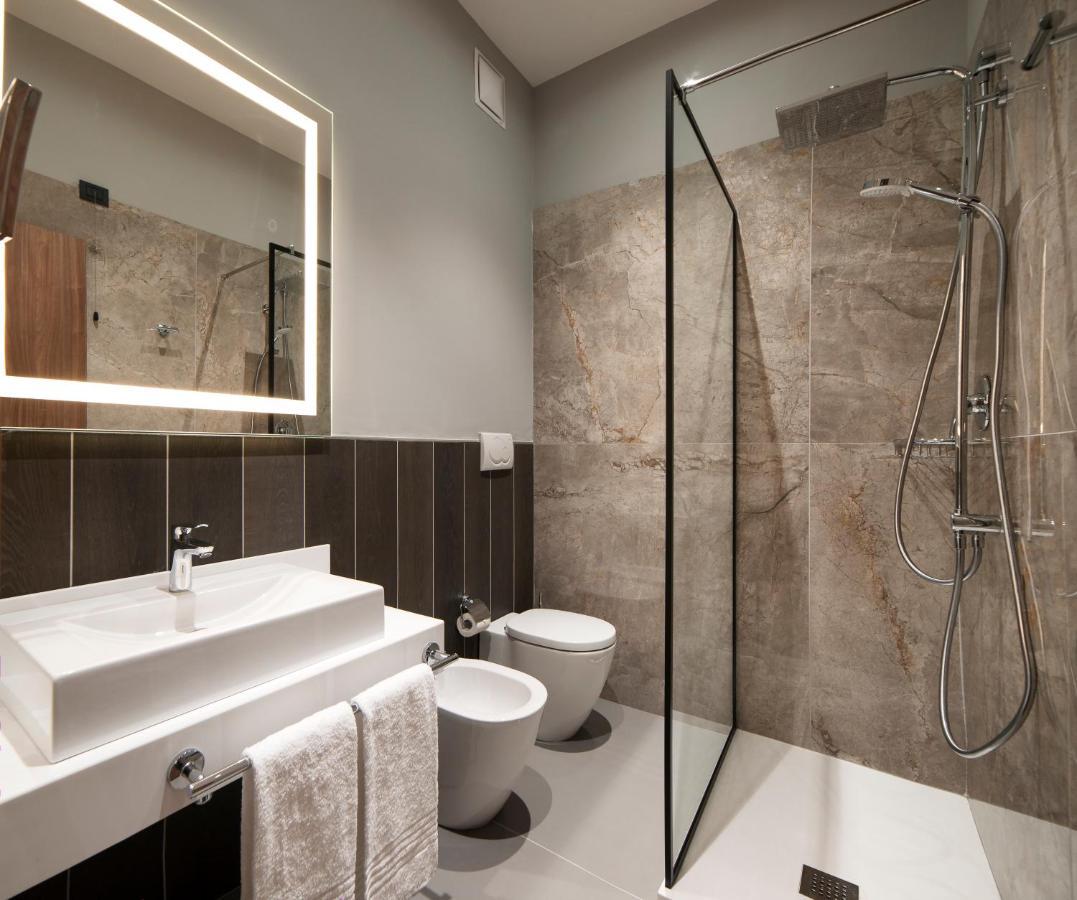 Radisson Hotel Nola Naples Εξωτερικό φωτογραφία