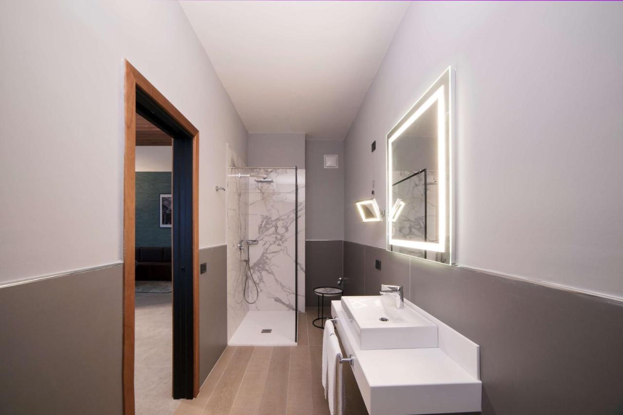 Radisson Hotel Nola Naples Εξωτερικό φωτογραφία